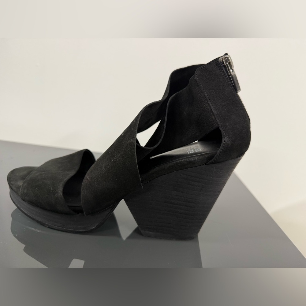 Eileen Fisher Criss Cross Back Zip Wedge Sandals Black Size 8.5